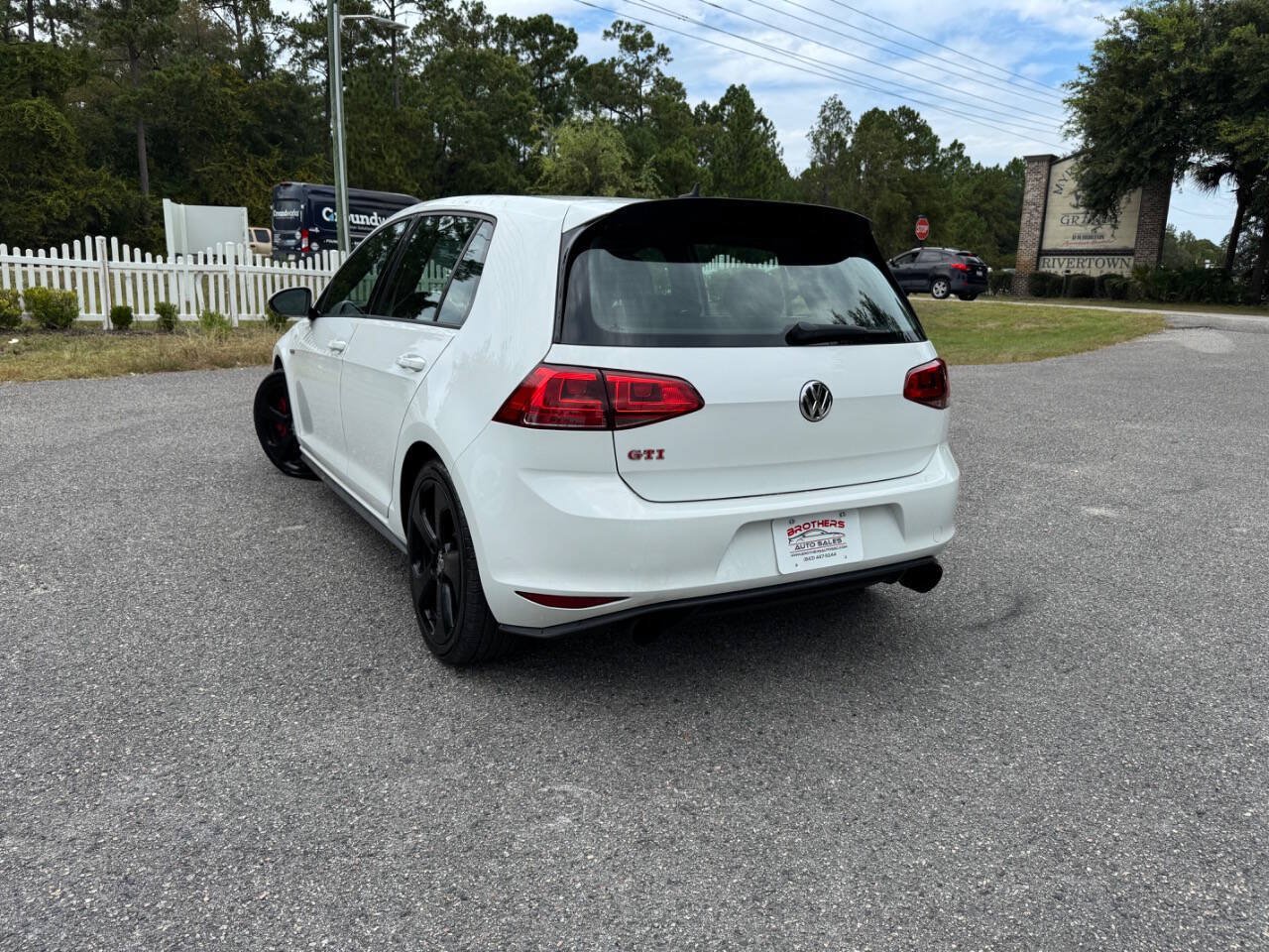 Used 2016 Volkswagen GTI SE w/ Lighting Package (SEL) FWD image 11