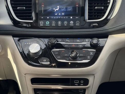 Used 2018 Chrysler Pacifica Limited w/ Advanced Safetytec Group image 23