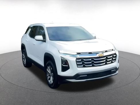 Used 2025 Chevrolet Equinox LT image 3