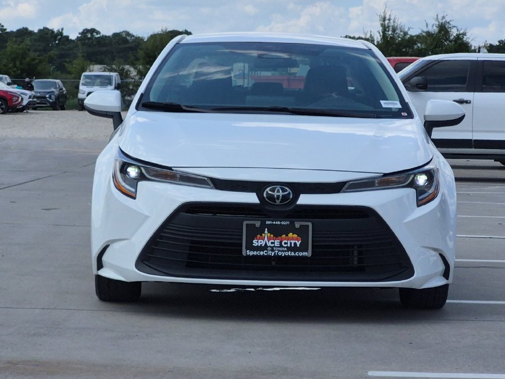 Used 2025 Toyota Corolla LE FWD image 9