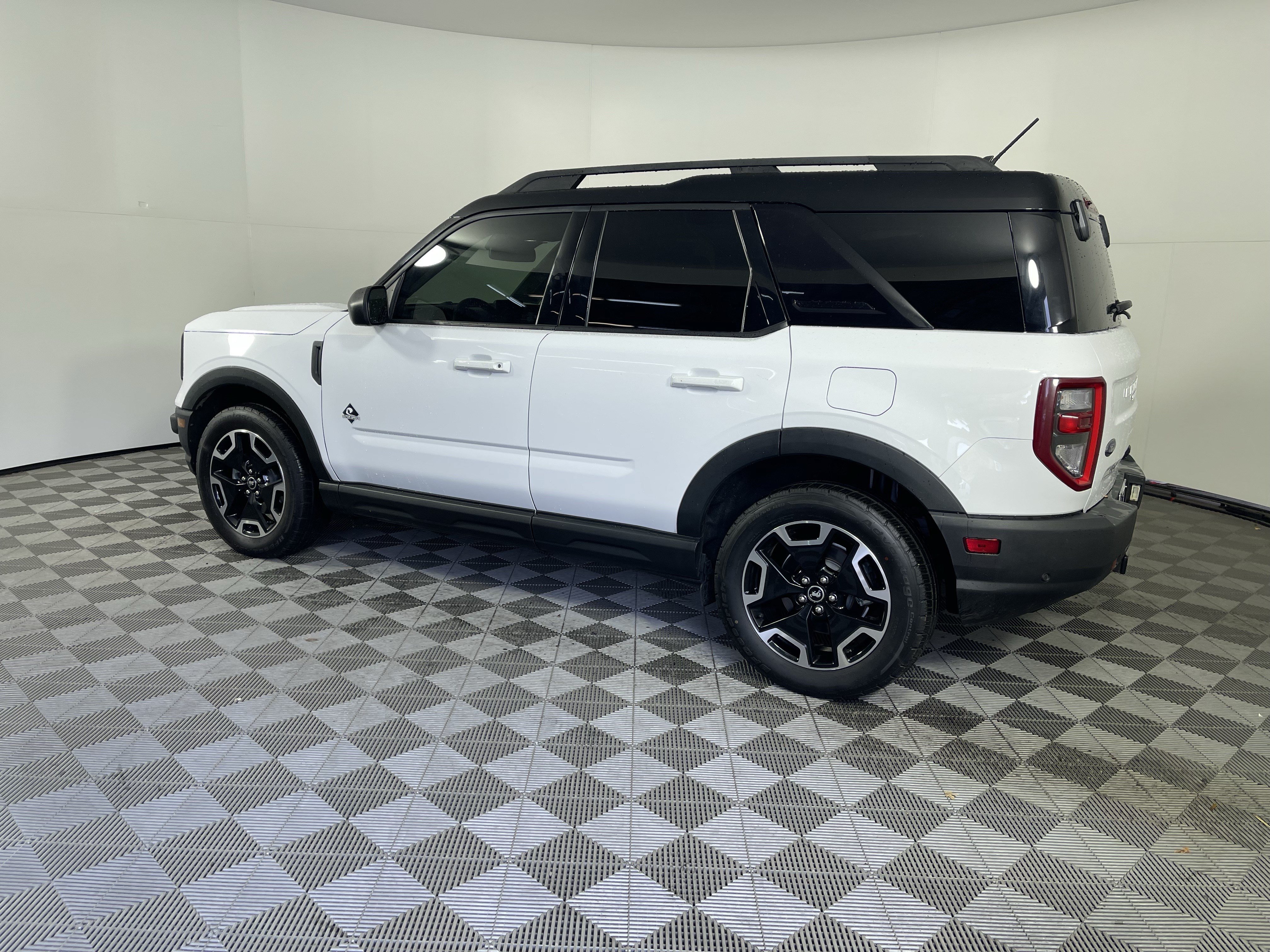 Used 2021 Ford Bronco Sport Outer Banks w/ Outer Banks Package (96D) AWD/4WD image 2