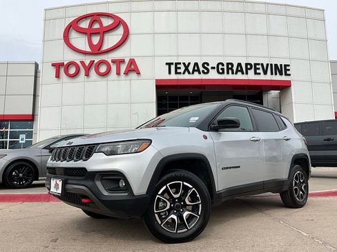 Used 2025 Jeep Compass Trailhawk w/ Trailer Tow Group image 2