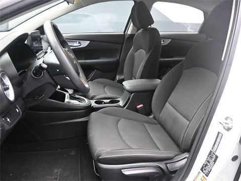Used 2024 Kia Forte LXS image 18