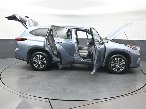 Certified 2022 Toyota Highlander XLE image 55