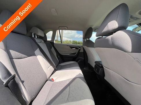 Used 2022 Toyota RAV4 XLE AWD/4WD image 33