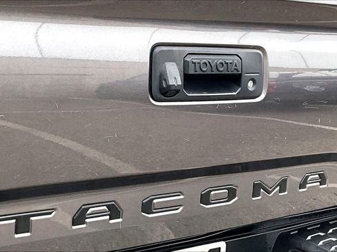 Used 2020 Toyota Tacoma SR w/ SR Convenience Package image 30