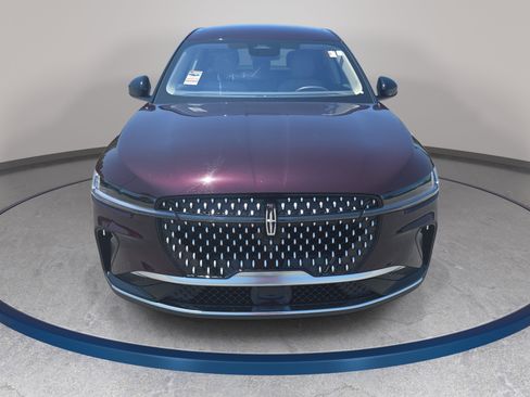 Used 2025 Lincoln Nautilus Premier AWD/4WD image 2