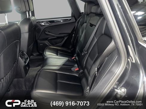 Used 2018 Porsche Macan Sport Edition image 24