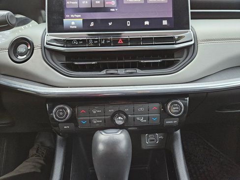 Used 2022 Jeep Compass Limited image 16