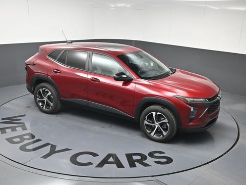 Certified 2024 Chevrolet Trax RS w/ Sunroof Package image 32