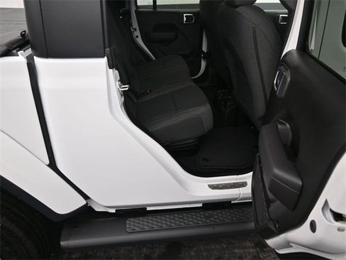 Used 2024 Jeep Gladiator Sport image 15