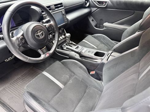 Used 2022 Toyota GR86 Premium w/ ALL Weather Mat Package (TMS) RWD image 8