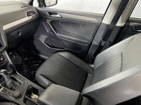 Used 2022 Volkswagen Tiguan SE image 23