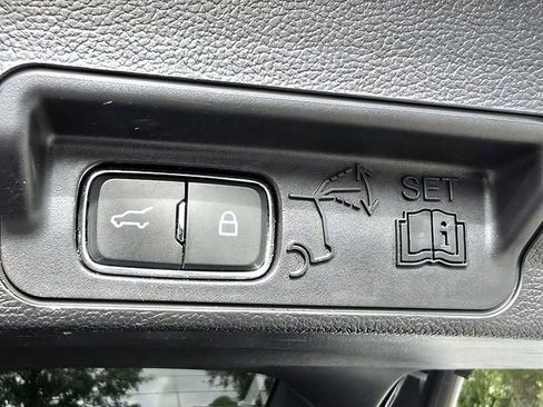 Used 2020 Ford Explorer XLT w/ Equipment Group 202A AWD/4WD image 35