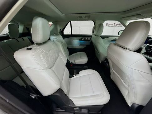 Used 2025 Ford Explorer Platinum w/ Ultimate Package image 30