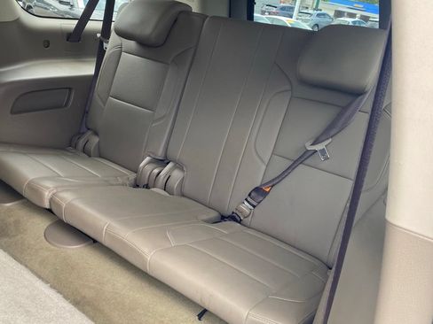 Used 2017 GMC Yukon XL SLT w/ Open Road Package RWD image 8
