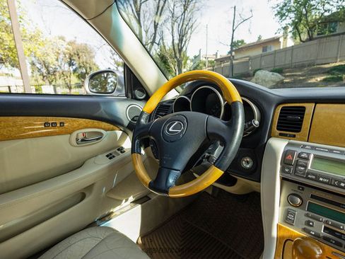 Used 2005 Lexus SC 430 Convertible image 32