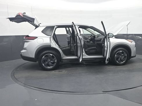 Used 2025 Nissan Rogue SV AWD/4WD image 40