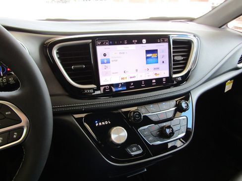 New 2027 Chrysler Pacifica Select AWD/4WD image 29