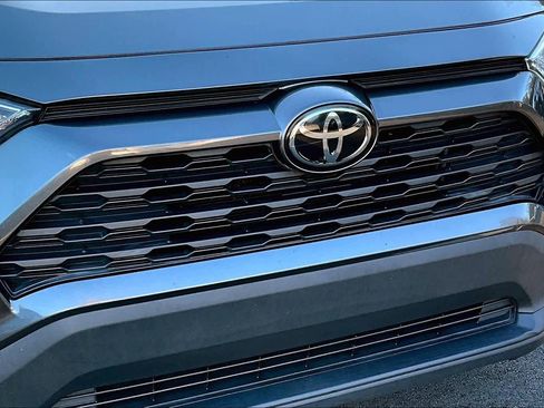 Certified 2020 Toyota RAV4 XLE image 28