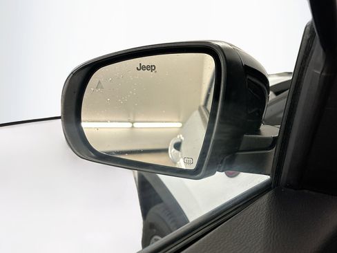 Used 2025 Jeep Compass Trailhawk AWD/4WD image 16