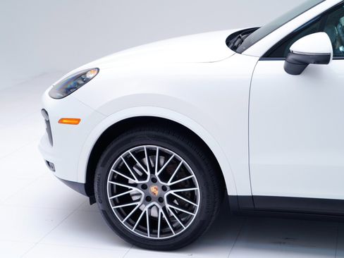 Used 2023 Porsche Cayenne Platinum Edition image 11