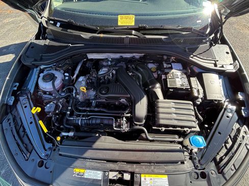Used 2025 Volkswagen Jetta SE image 32