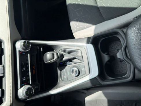 Used 2021 Toyota RAV4 XLE AWD/4WD image 19