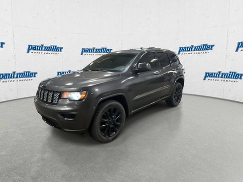 Used 2018 Jeep Grand Cherokee Altitude AWD/4WD image 5