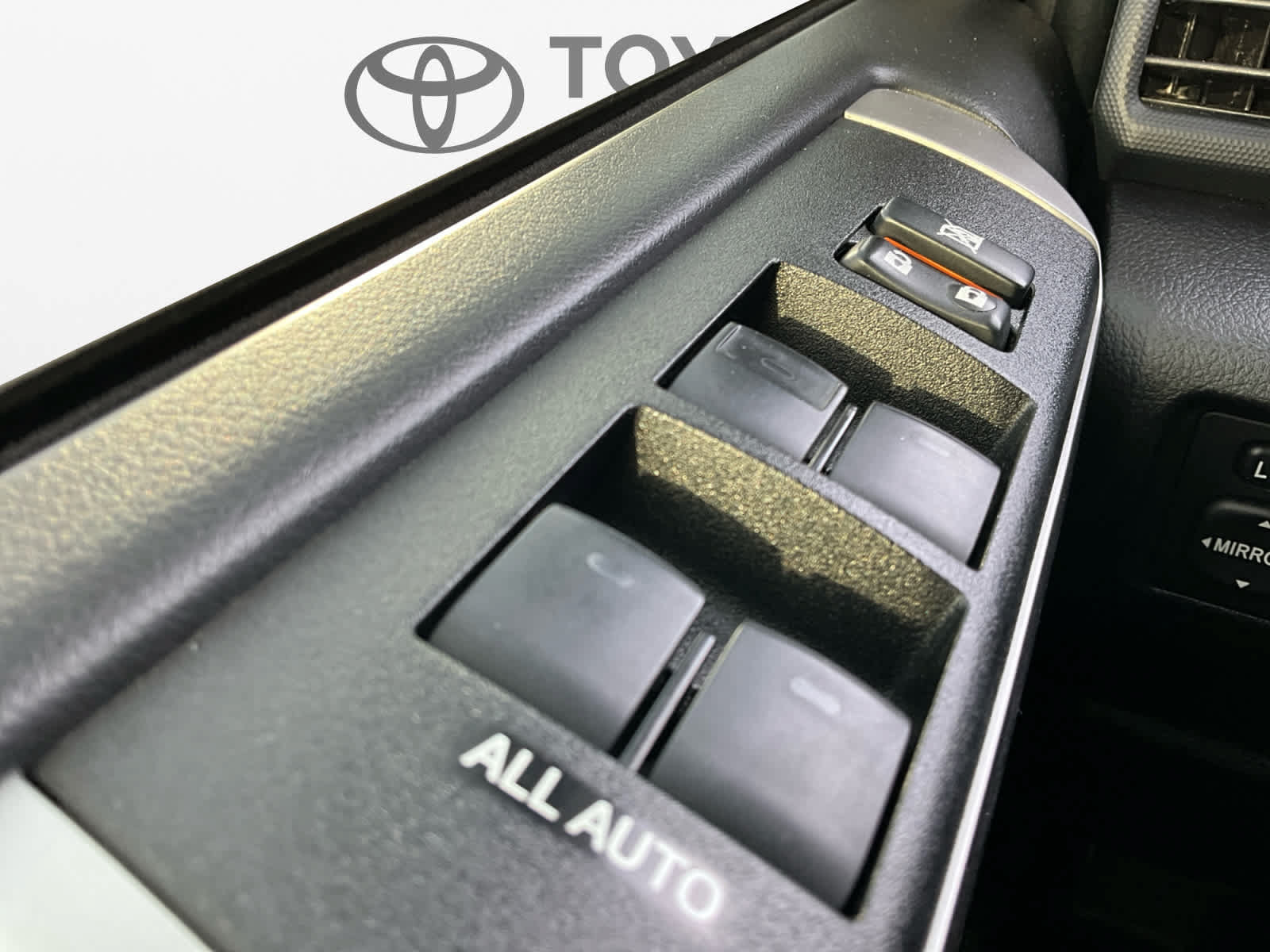 Used 2023 Toyota 4Runner SR5 Premium w/ Moonroof Package RWD image 17