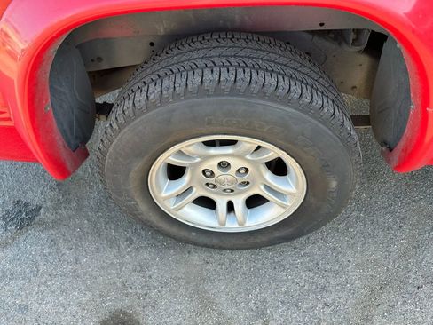 Used 2004 Dodge Dakota 2WD Club Cab w/ Tire & Handling Group image 25
