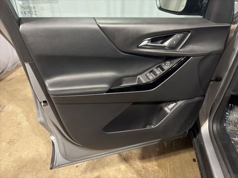 Used 2025 Chevrolet Equinox LT w/ Convenience Package II image 9