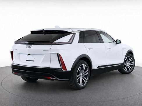 Used 2024 Cadillac Lyriq Tech AWD/4WD image 3
