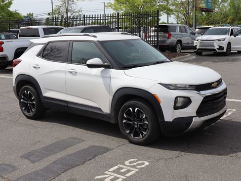 Used 2023 Chevrolet TrailBlazer LT image 2