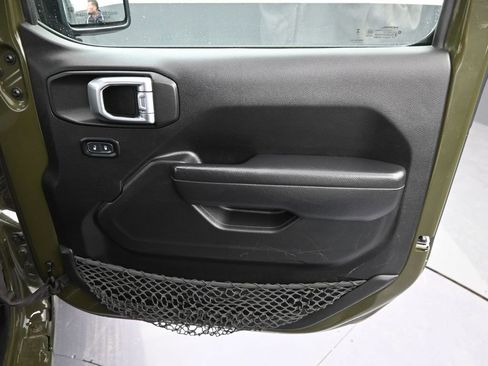 Used 2023 Jeep Wrangler Sport S image 32