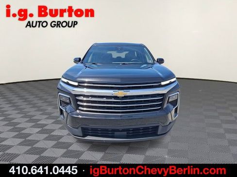 Certified 2025 Chevrolet Traverse LT FWD image 2