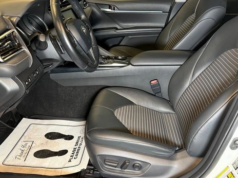 Used 2018 Toyota Camry SE w/ Moonroof Package image 20