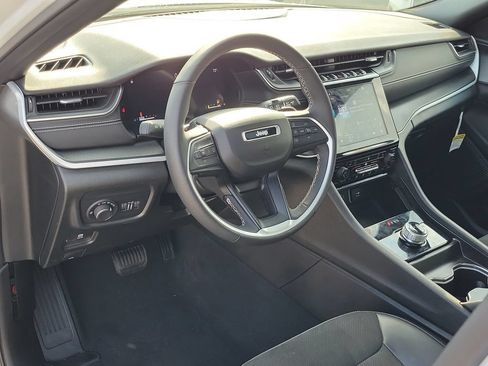 Used 2024 Jeep Grand Cherokee L Altitude AWD/4WD image 16