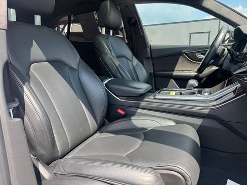 Used 2019 Audi Q8 Prestige w/ Luxury Package AWD/4WD image 23