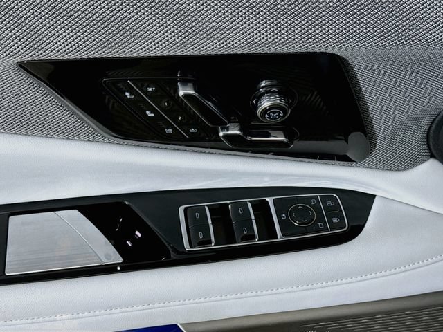 Used 2025 Cadillac Optiq Sport 2 w/ LPO, Floor Liner Package AWD/4WD image 18