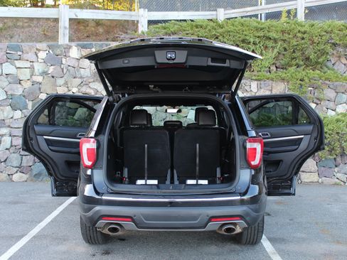 Used 2018 Ford Explorer XLT w/ Equipment Group 202A image 10