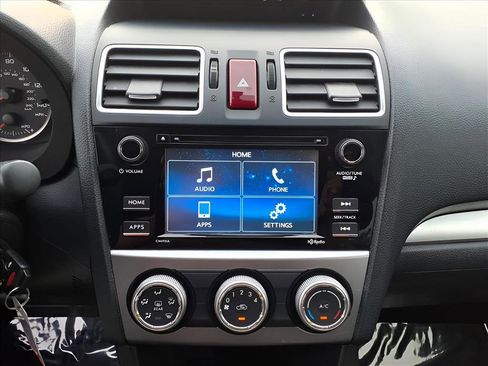 Used 2017 Subaru Crosstrek 2.0i Premium image 8