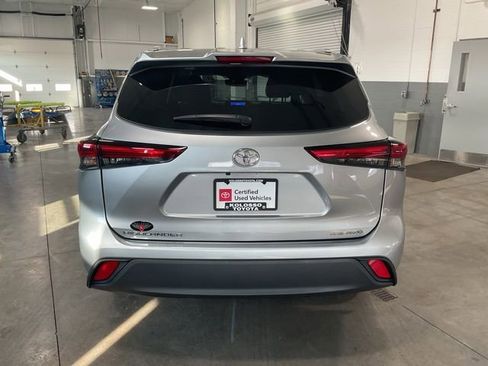 Used 2023 Toyota Highlander XLE image 5