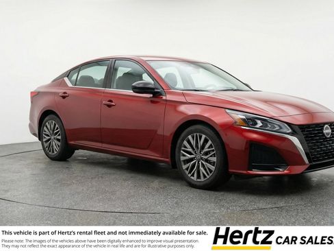 Used 2025 Nissan Altima 2.5 SV FWD image 1