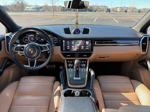 Used 2019 Porsche Cayenne S image 24