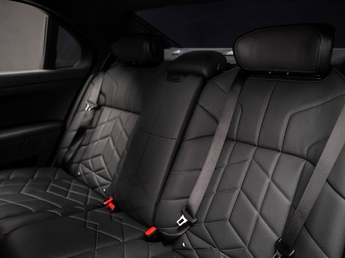 Used 2023 BMW 760i xDrive w/ Executive Package image 68