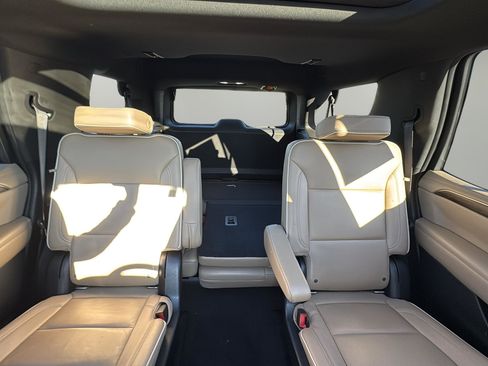 Used 2021 Chevrolet Tahoe Premier w/ Premium Package image 15