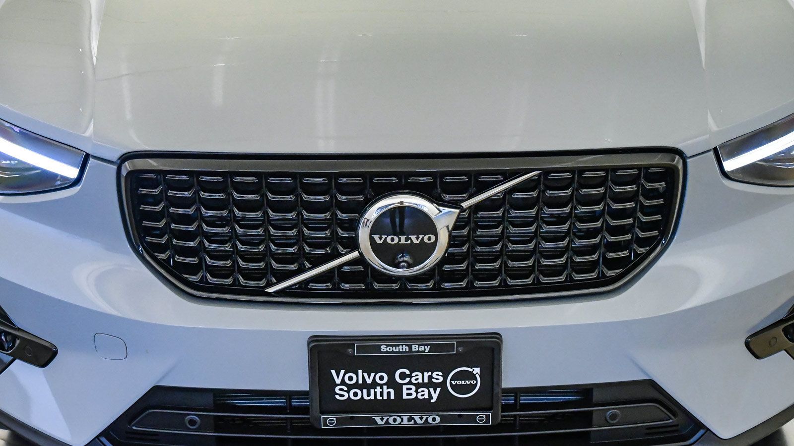 Certified 2026 Volvo XC40 B5 Plus w/ Protection Package Premier AWD/4WD image 8