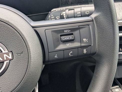 Used 2021 Nissan Rogue SV FWD image 22