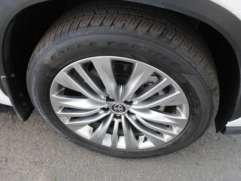 Certified 2026 Toyota Highlander Platinum AWD/4WD image 71